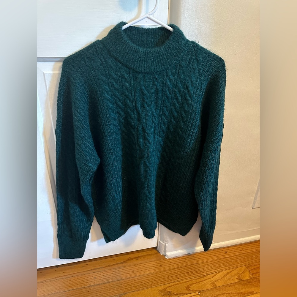 ABERCROMBIE & FITCH MOCKNECK CABLE SWEATER